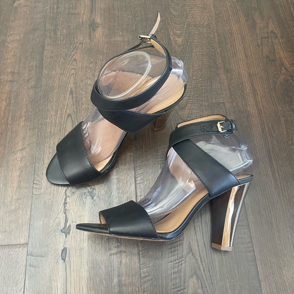 Banana Republic Heels Strappy black Gold Women size 6 open toe pump dress shoe - Picture 2 of 6